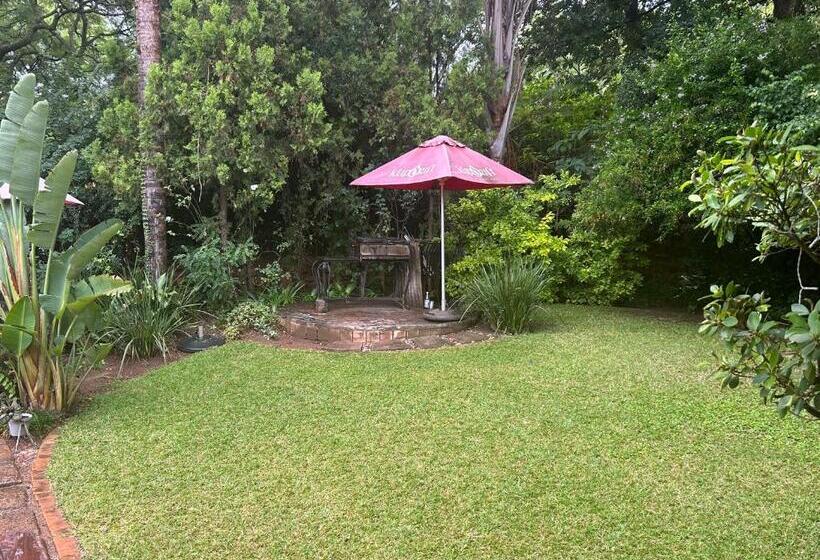 Пансион Pebble Fountain Guesthouse