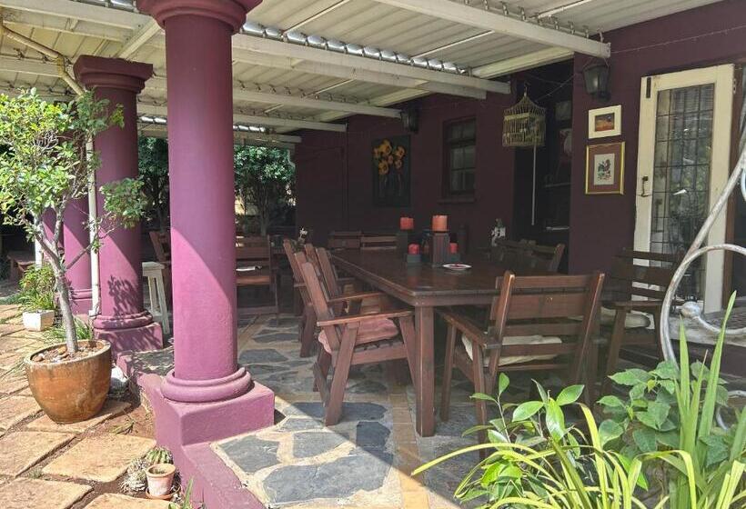 Пансион Pebble Fountain Guesthouse