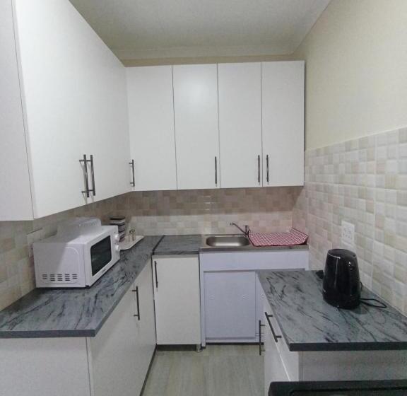 פנסיון Peshline Guest House Unit 1