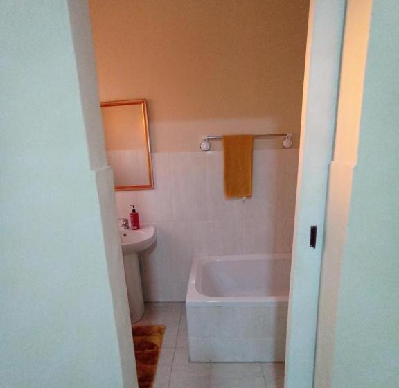 פנסיון Peshline Guest House Unit 1