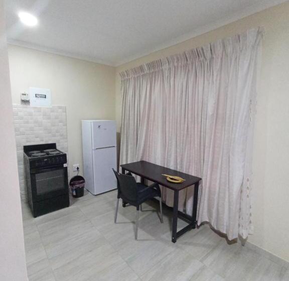 פנסיון Peshline Guest House Unit 1