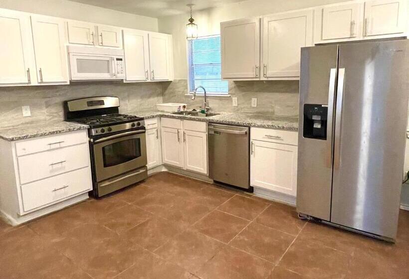 פנסיון Room Near Downtown Dallas4