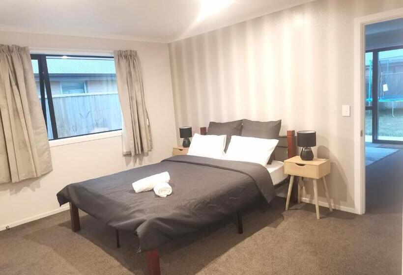 Пансион Stylish Private Guest House Ensuite Only
