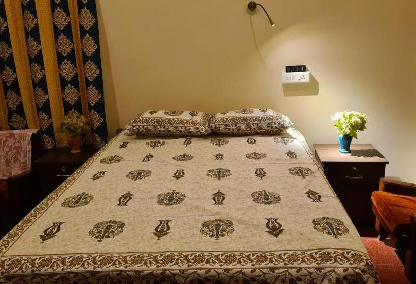 膳宿费 Surabhi Nature Villa , Private Floor Ac