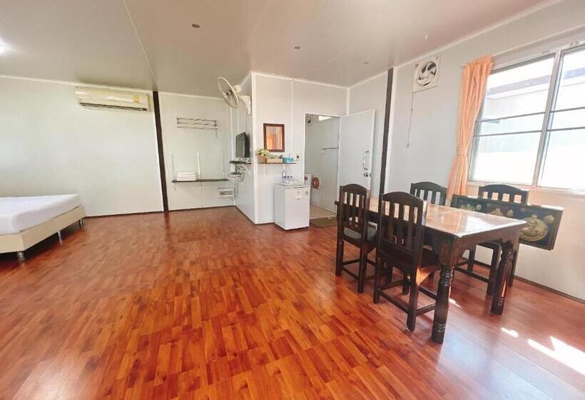 Resort พายเนอรี รีสอร์ท @แหล่มแท่น