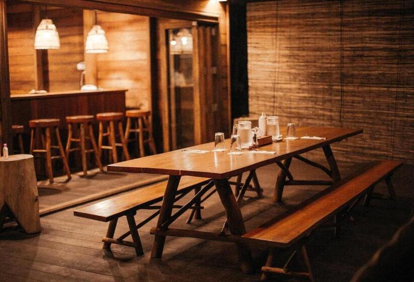 منتجع Kaini Mentawai