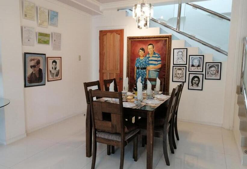 Sillero Painting Gallery And Hostel