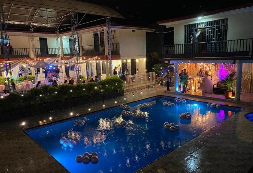 Общежитие El Rancho De Poncho