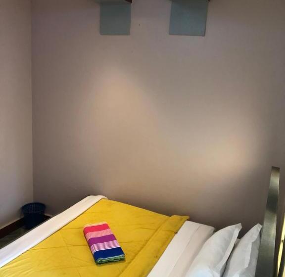 تختخواب و صبحانه Galaxy Executive Inn,bar & Restaurant Wakiso