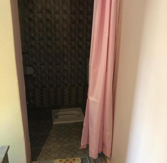 تختخواب و صبحانه Galaxy Executive Inn,bar & Restaurant Wakiso