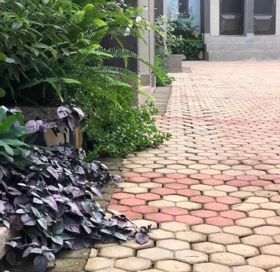 تختخواب و صبحانه Galaxy Executive Inn,bar & Restaurant Wakiso