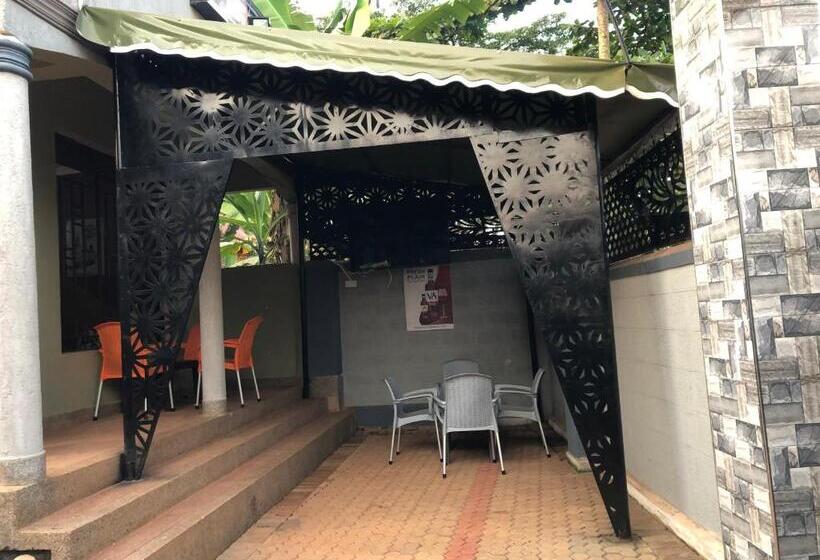 تختخواب و صبحانه Galaxy Executive Inn,bar & Restaurant Wakiso