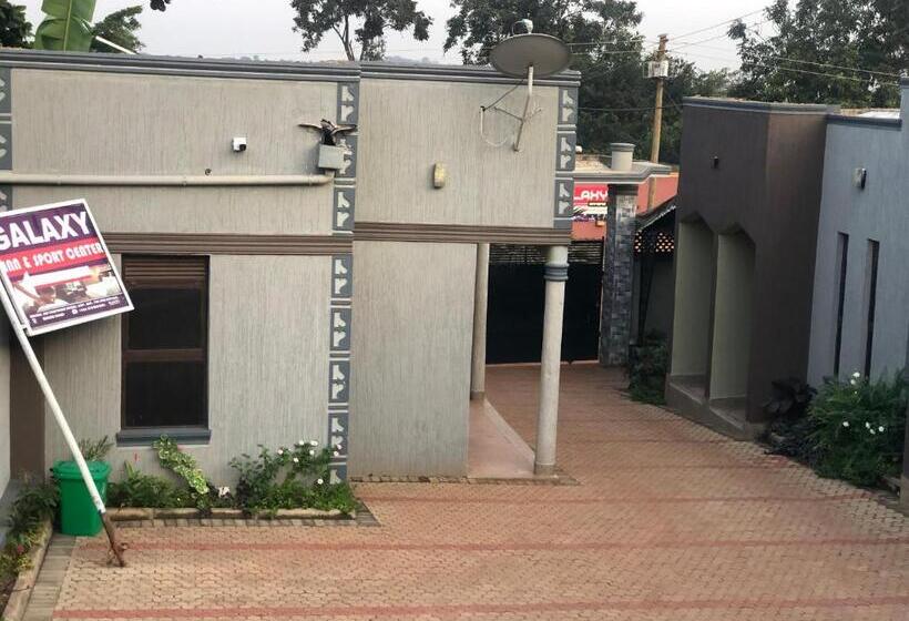 تختخواب و صبحانه Galaxy Executive Inn,bar & Restaurant Wakiso