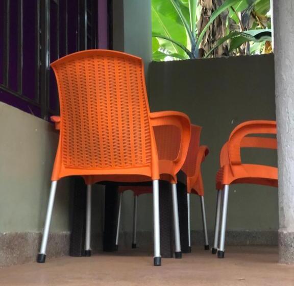 تختخواب و صبحانه Galaxy Executive Inn,bar & Restaurant Wakiso