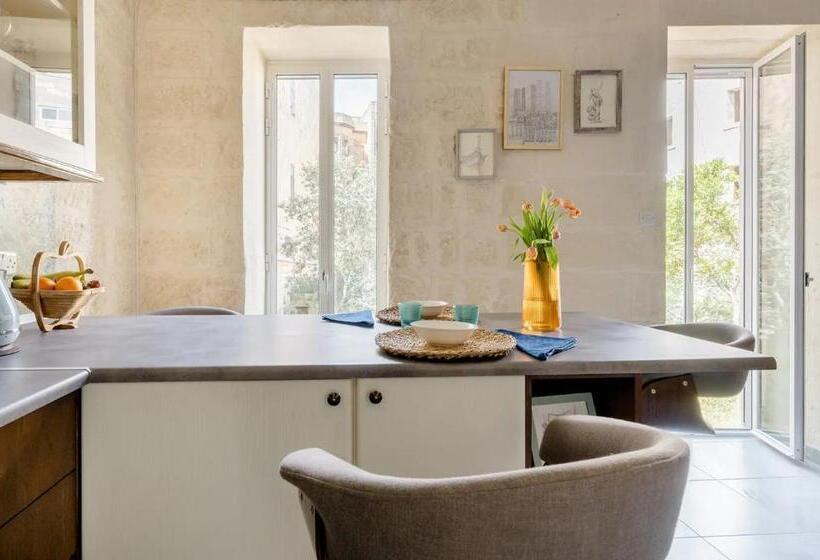 تختخواب و صبحانه Gallo House