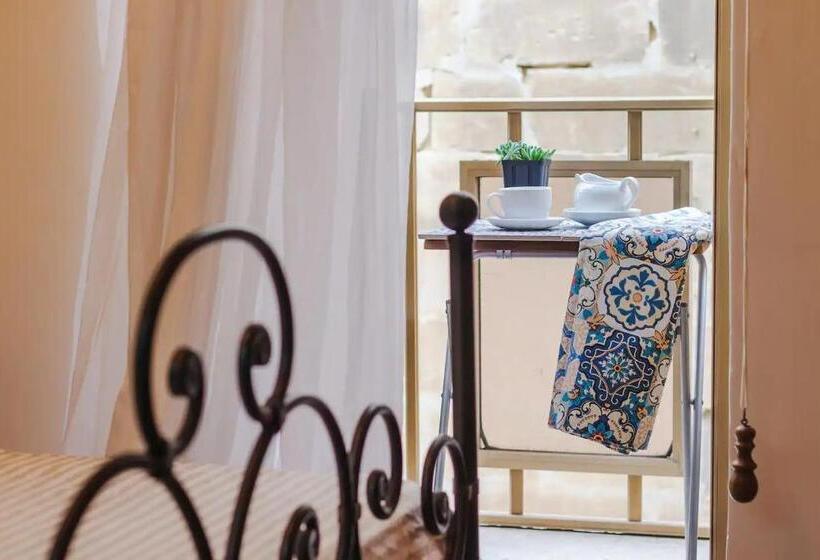 تختخواب و صبحانه Gallo House