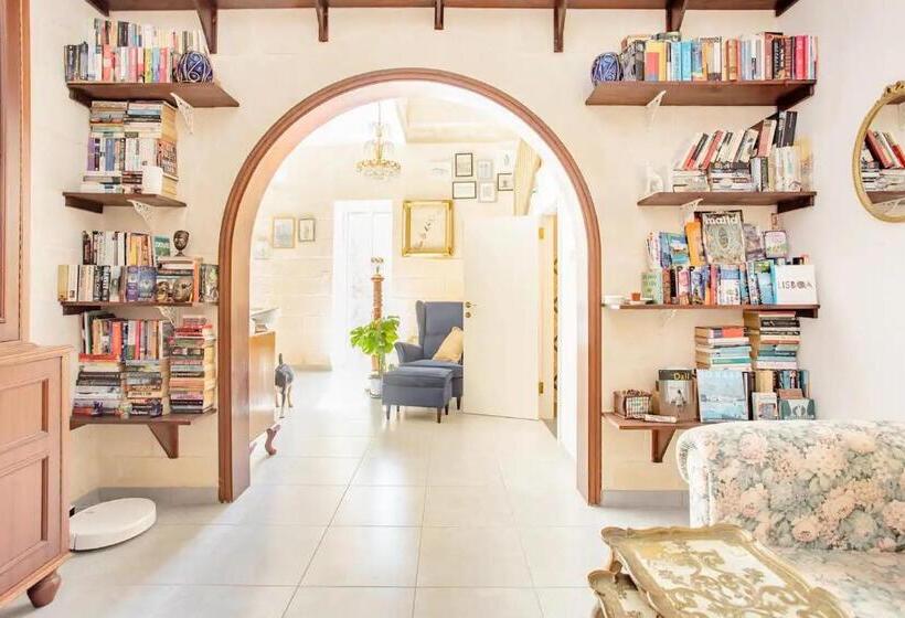 تختخواب و صبحانه Gallo House