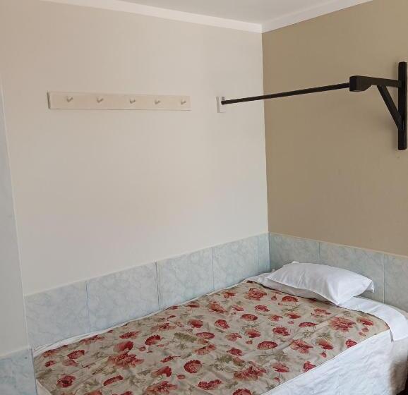 تختخواب و صبحانه Goya Shostel