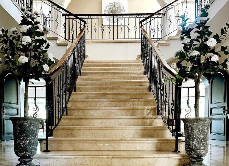 مبيت وإفطار The Home By An