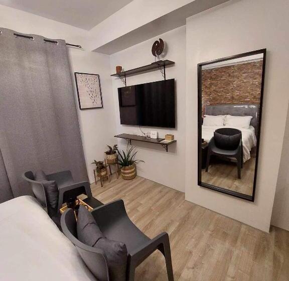 Comfy Unit With Fast Wifi Along Lacson St