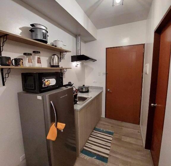 Comfy Unit With Fast Wifi Along Lacson St