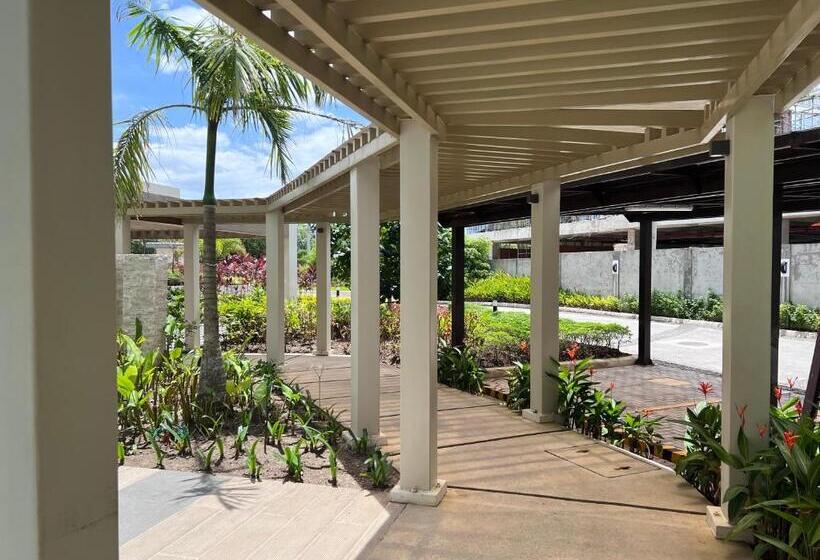 Comfy Unit With Fast Wifi Along Lacson St