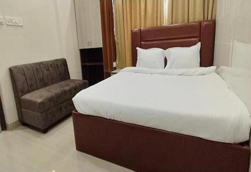 Fabhotel The Luxurie International