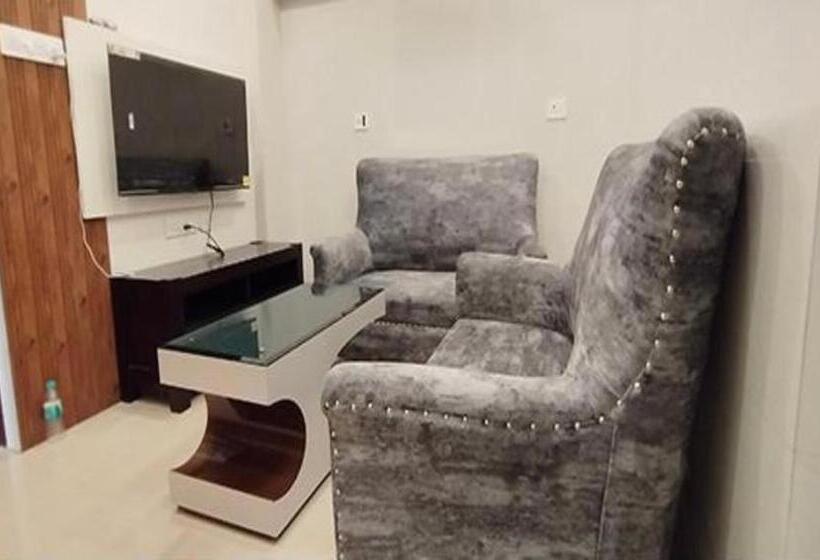 Fabhotel The Luxurie International