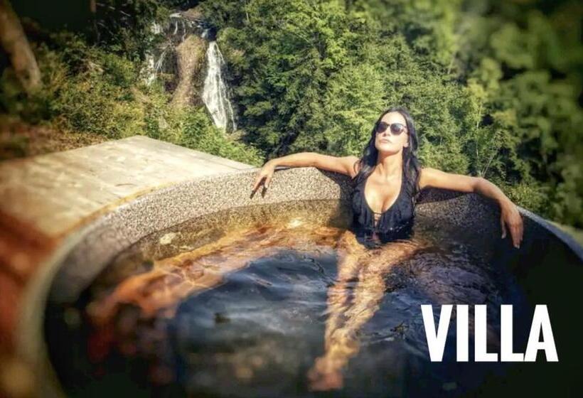 ホテル Calumet Falls Villa