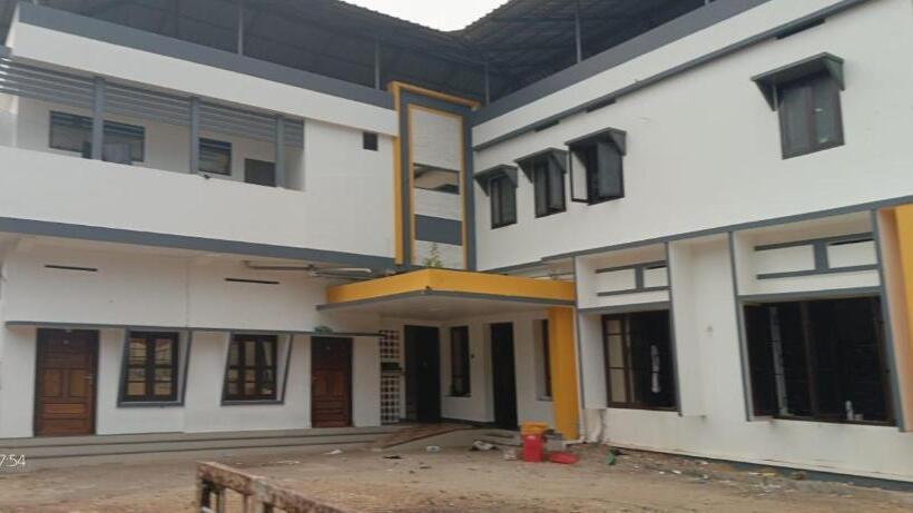 호텔 Kollam Beach Resort