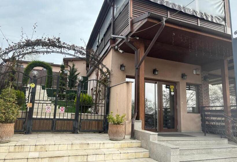 هتل La Strada