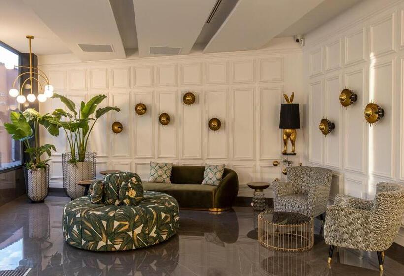 هتل Las Tres Campanas