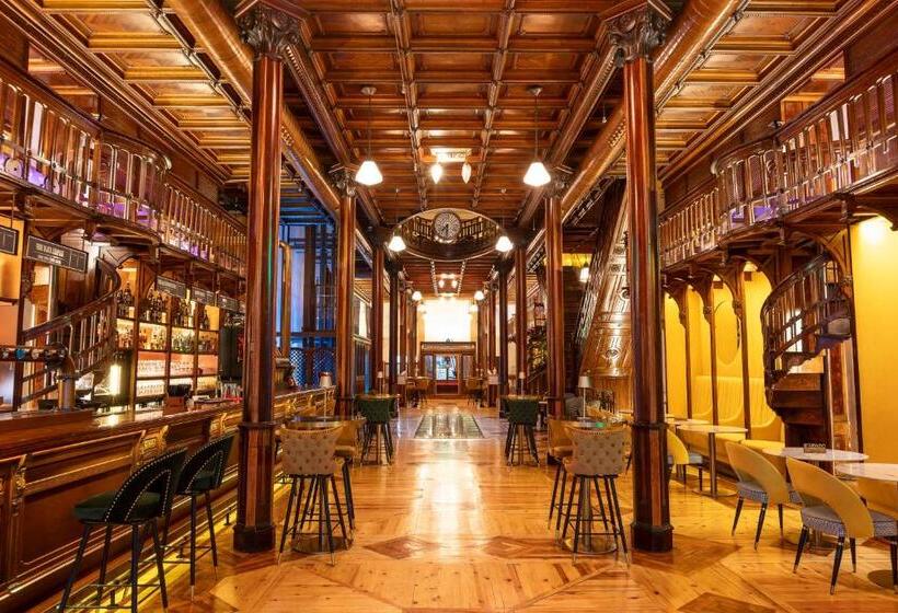 هتل Las Tres Campanas