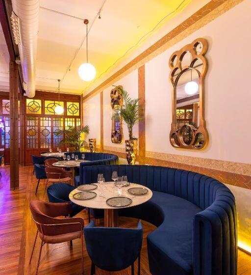 هتل Las Tres Campanas