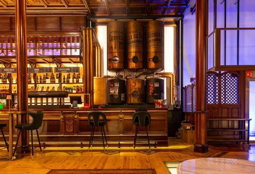 هتل Las Tres Campanas