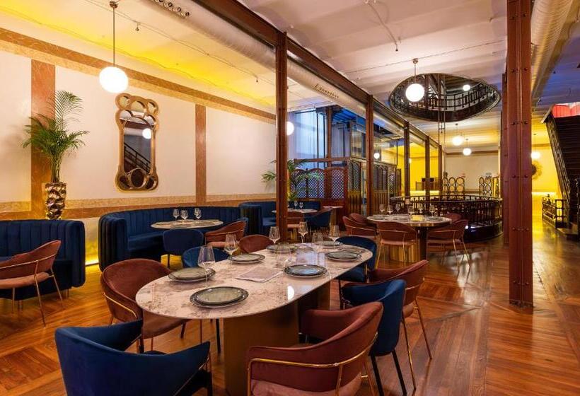 هتل Las Tres Campanas