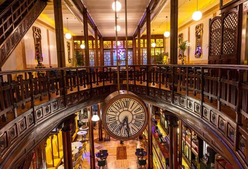 هتل Las Tres Campanas