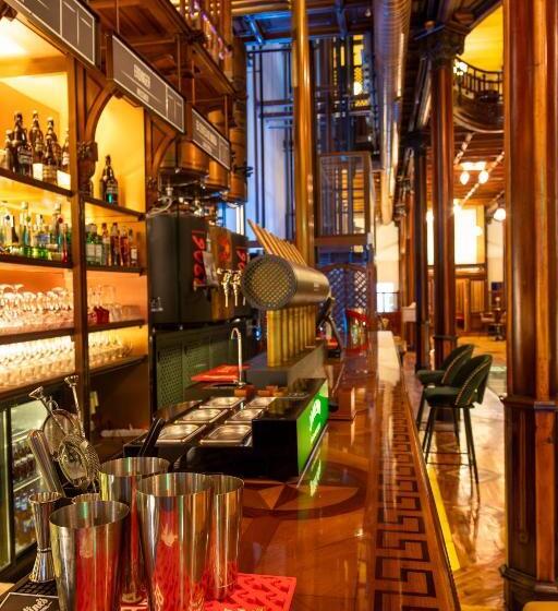 هتل Las Tres Campanas