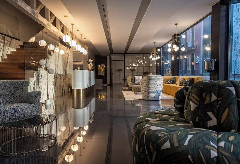 هتل Las Tres Campanas