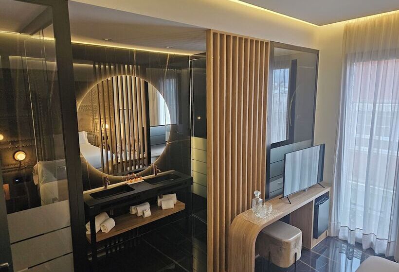 هتل Las Tres Campanas