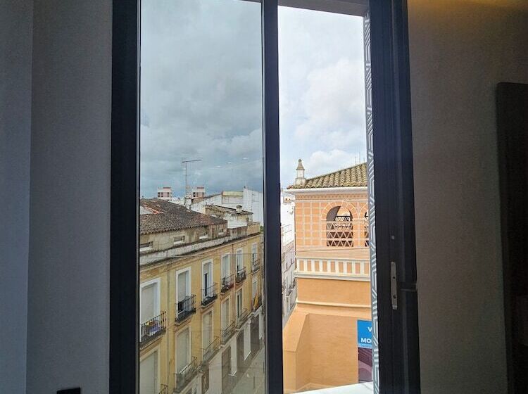 هتل Las Tres Campanas