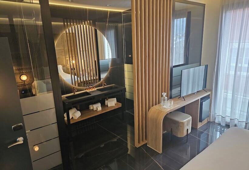 هتل Las Tres Campanas