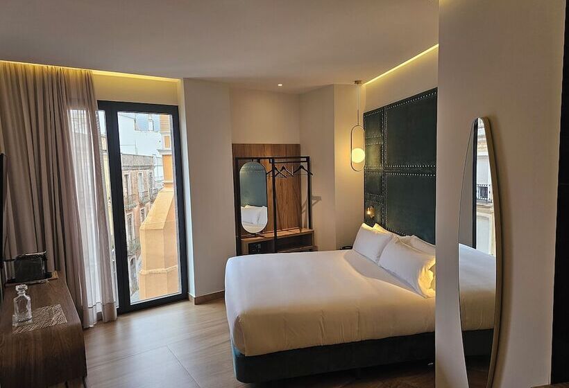 هتل Las Tres Campanas