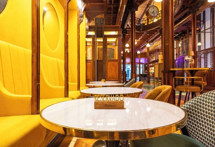 هتل Las Tres Campanas