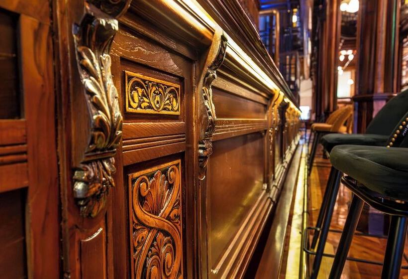 هتل Las Tres Campanas