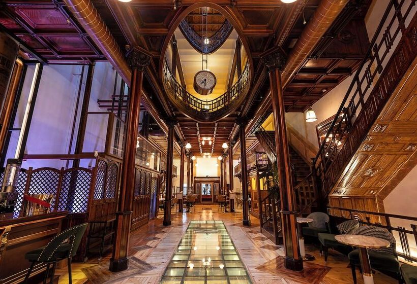 هتل Las Tres Campanas