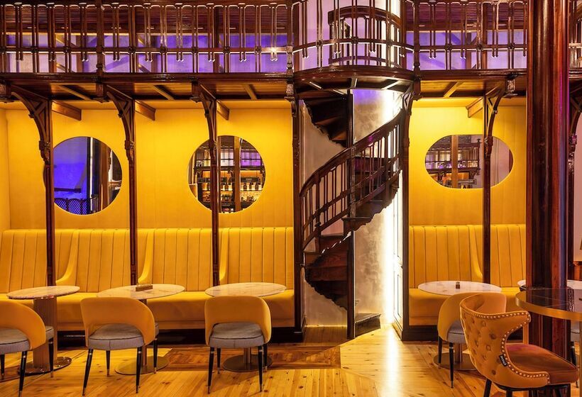 هتل Las Tres Campanas