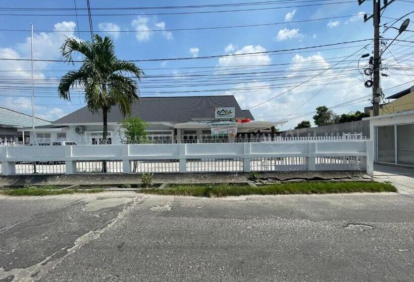 호텔 Oyo 93849 Kng Homestay Syariah