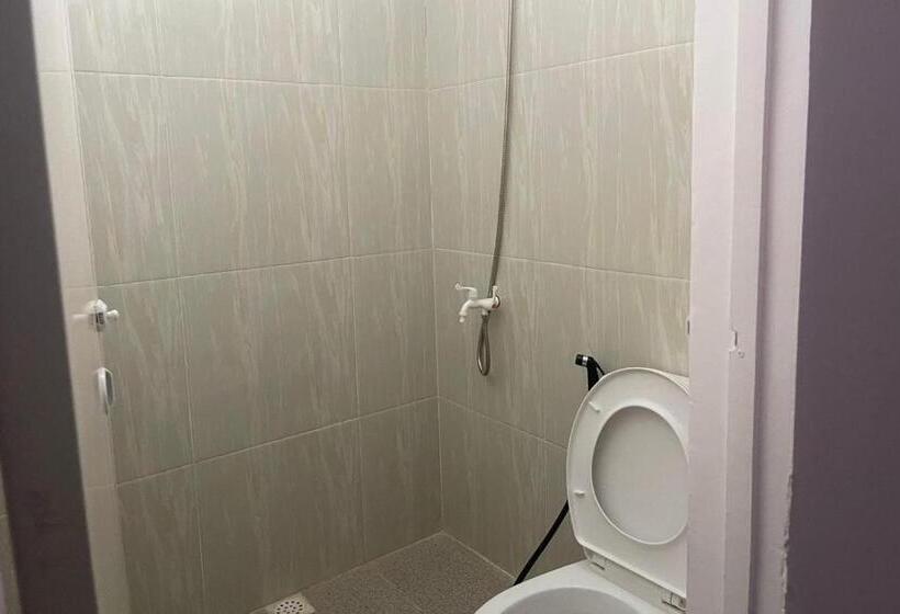 호텔 Oyo 93849 Kng Homestay Syariah