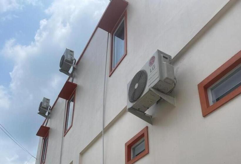 فندق Oyo 93850 Njy House Syariah